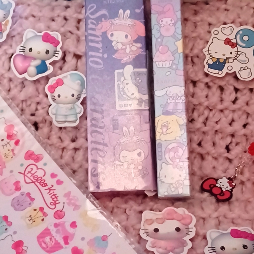 Hello Kitty's Mini Backpack & More - Picture 4 of 16